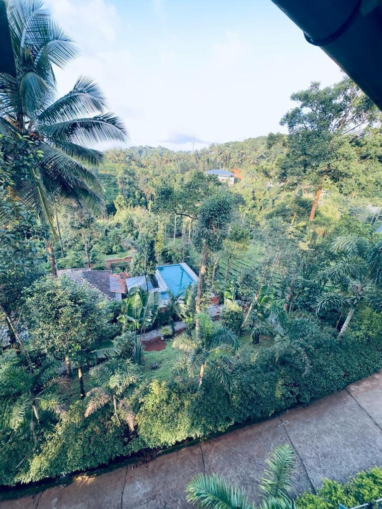 Letstay Vythiri Hill Palace Экстерьер фото